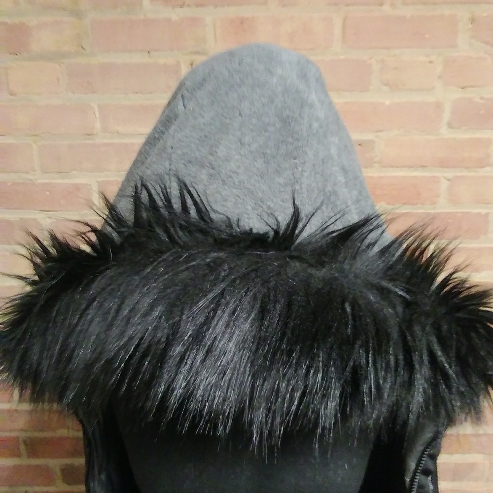 Gap | Two-tone Hooded Fur Puffer Jacket - Picture 8 of 8